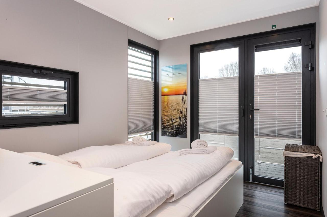 Welcome In - Houseboat 'Elysium' Met Eigen Aanlegsteiger Sneek - Offingawier Luaran gambar