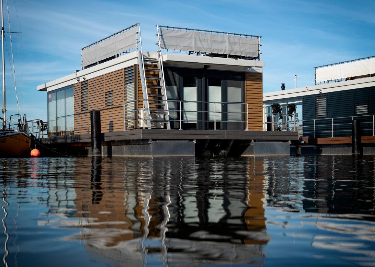 Welcome In - Houseboat 'Elysium' Met Eigen Aanlegsteiger Sneek - Offingawier Luaran gambar