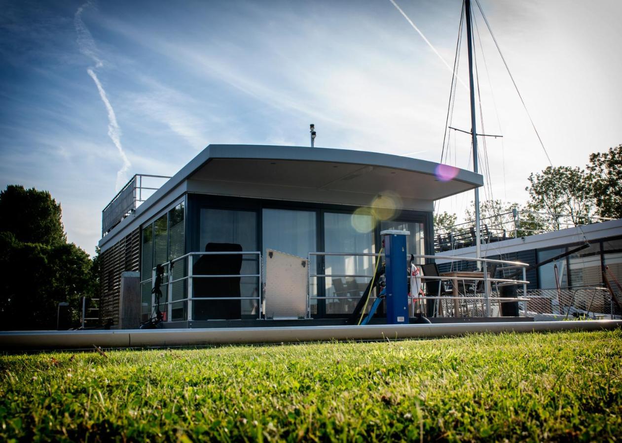 Welcome In - Houseboat 'Elysium' Met Eigen Aanlegsteiger Sneek - Offingawier Luaran gambar