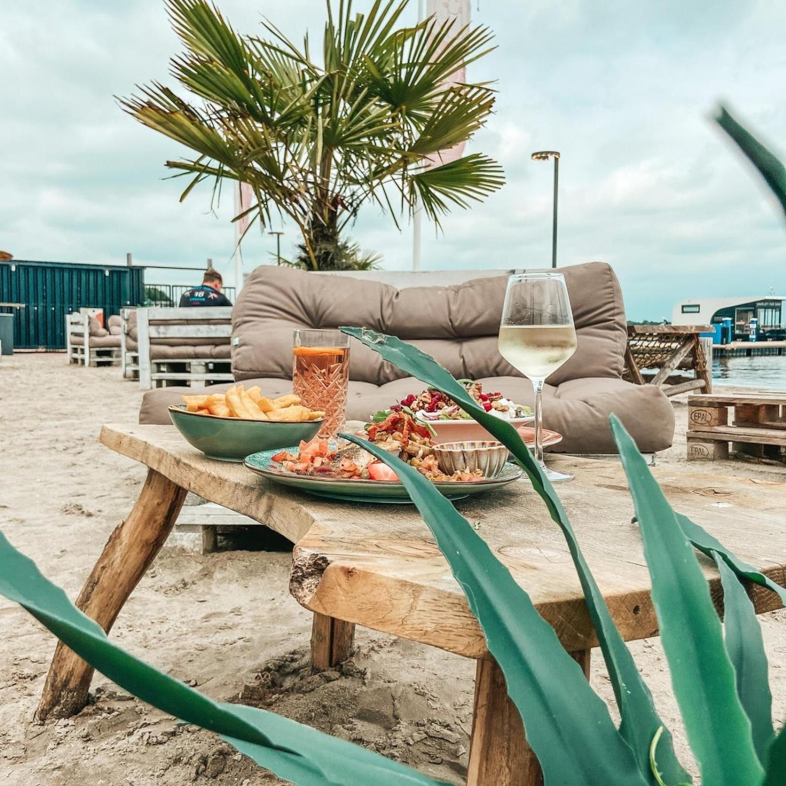 Welcome In - Houseboat 'Elysium' Met Eigen Aanlegsteiger Sneek - Offingawier Luaran gambar