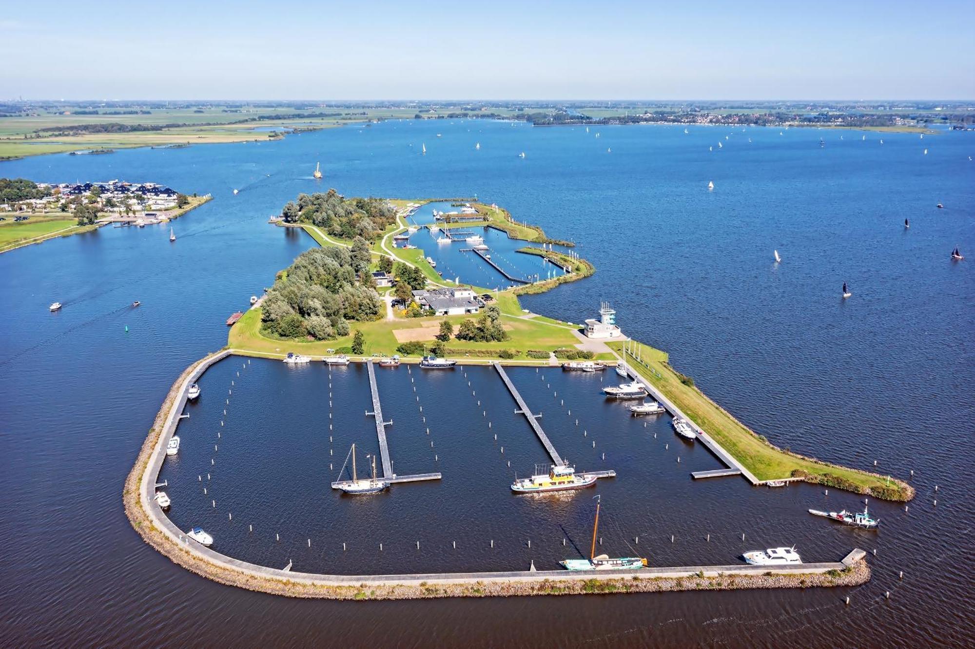 Welcome In - Houseboat 'Elysium' Met Eigen Aanlegsteiger Sneek - Offingawier Luaran gambar